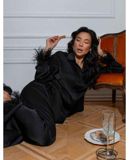 14 Вечірній сатиновий костюм із пір'ям