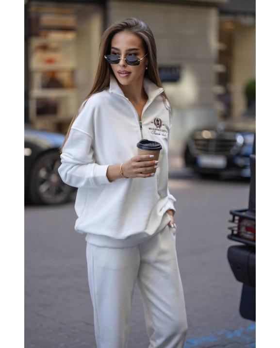 60 Спортивний костюм з короткою молнією з вишивкою