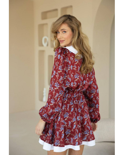 23 Коротка сукня з білим коміром