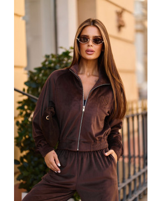 85 Костюм велюровий з вишивкою 85 Костюм велюровий з вишивкою