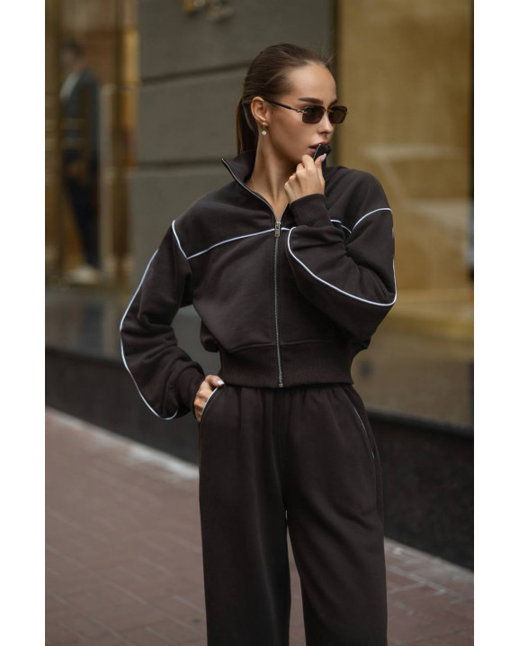 55 Костюм із трьохнитки з кантом