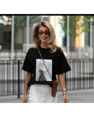 29 футболка чорна леопард спиной на білому фоні